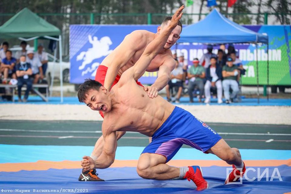 Неожиданные повороты в борьбе хапсагай национального многоборья на Играх Манчаары 