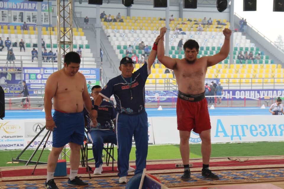 Томпонец Сергей Фролкин - абсолютный чемпион Игр Манчаары в Горном улусе